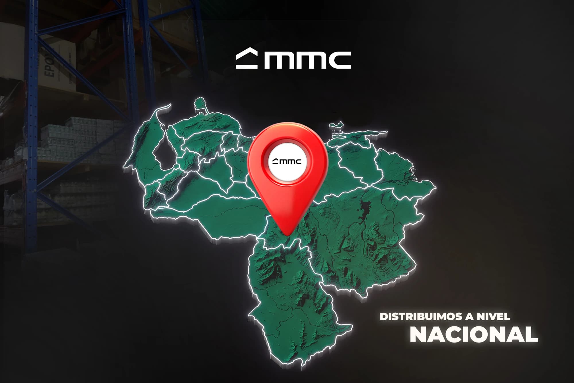 Mapa en relieve de Venezuela con los límites de sus estados y un pin de MMC sobre el centro del país, montado sobre una foto del almacén.